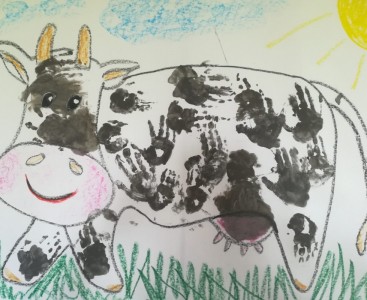 Rysunek krowy wykonany przez dzieci - powiększ